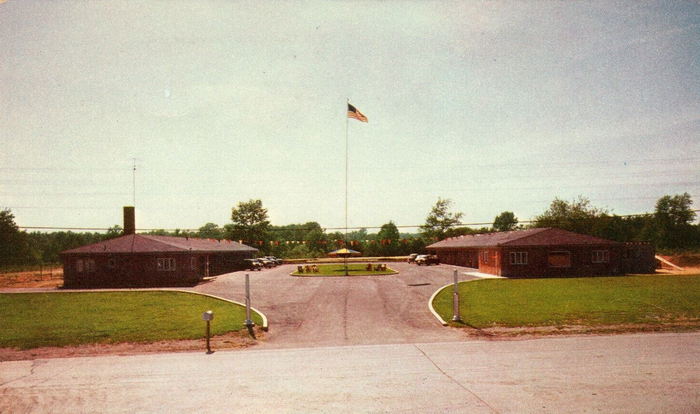 Marymax Motel - Vintage Postcard